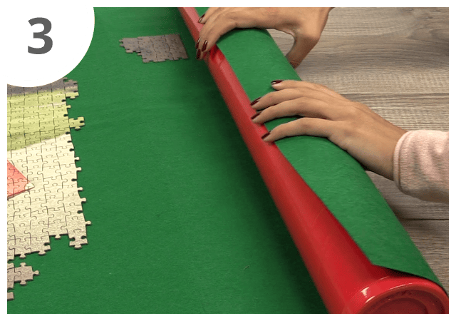 Coloca o tubo numa das extremidades do tapete